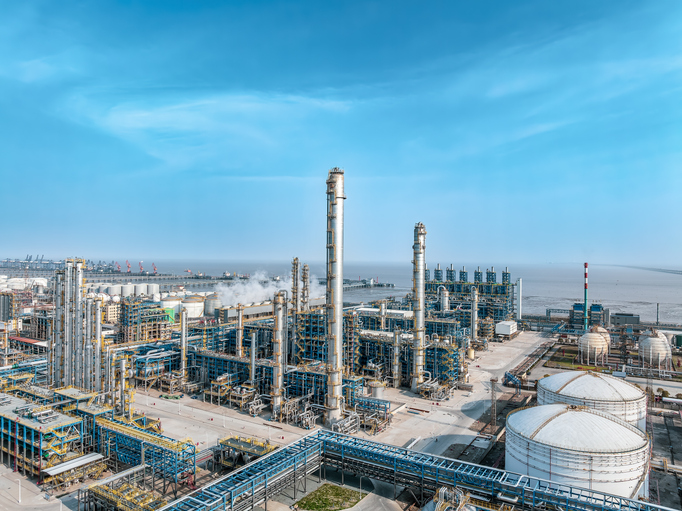 oil refinery, chemical plant industrial buildings and equipment oil refinery, chemical plant industrial buildings and equipment